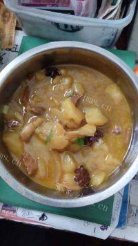 家常菜五花肉炖土豆做法图解1)