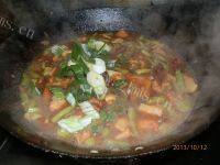 美味的土豆豆角炖鸡肉做法图解15)