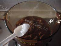 在家做茶树菇排骨汤做法图解8)