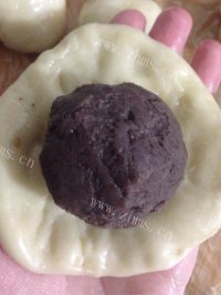 诱人的豆沙面包做法图解5)