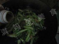 家常菜西芹炒肉丝做法图解6)