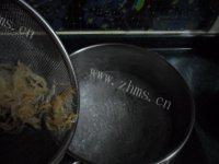 家常紫菜虾米蛋花汤做法图解5)