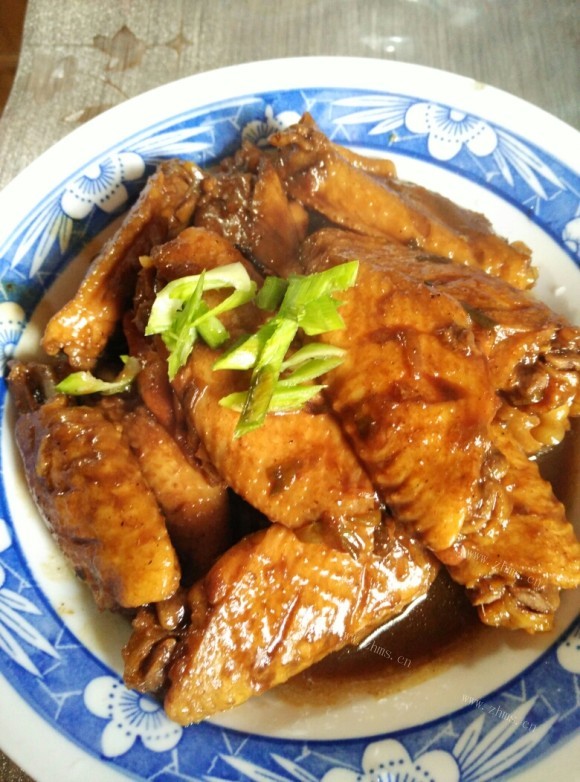 香气浓郁的红烧鸡翅