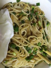 回味无穷的葱油拌面做法图解6)