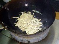 家常菜韭菜炒豆腐丝做法图解3)