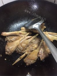 酱焖鸭头鸭掌做法图解7)