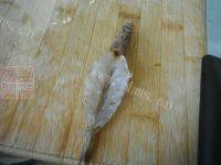美味的蒜蓉烤虾做法图解3)