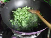 香味极佳的蒜香茼蒿做法图解4)