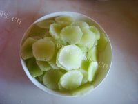 家常菜肉片炒莴笋做法图解3)