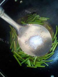 家常菜蒜苗炒肉片做法图解5)