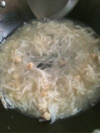 美味的干贝萝卜丝汤做法图解6)