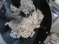猪肉炒莲藕做法图解5)