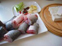 家常菜梭鱼炖豆腐做法图解1)
