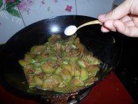 味道不错的西葫芦炒鸡蛋做法图解10)