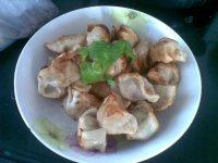 饱满的煎饺子