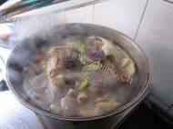 铁锅白菜肉皮炖鲤鱼的做法图解八