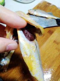 美味的香煎小黄花鱼做法图解2)