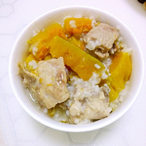 美容养颜南瓜绿豆排骨粥
