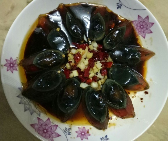 诱人的凉拌皮蛋