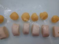 美味的蘑菇奶黄包做法图解4)