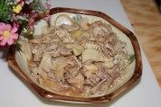 美味的鸡腿炒双菇