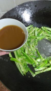 家常菜蒜蓉秋葵