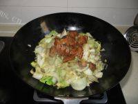 家常菜红烧肉炖白菜做法图解5)