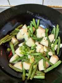 家常菜土豆烧豆角做法图解5)