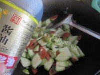 家常菜火腿肠炒西葫芦做法图解7)