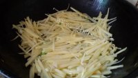 家常菜孜然土豆丝做法图解5)