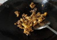土豆焖鸡做法图解6)