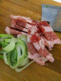 家常菜佛手瓜炒肉做法图解2)
