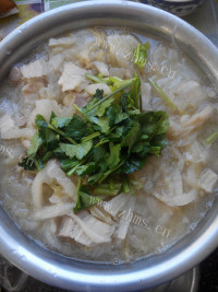 家常菜酸菜汆白肉