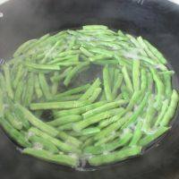 家常菜四季豆炒肉片做法图解3)