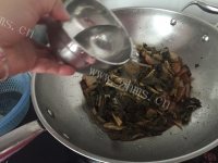 诱人的梅菜扣肉做法图解4)