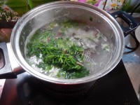 美味的菠菜猪血粥做法图解6)