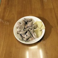 营养西兰花排骨汤做法图解5)