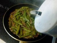 豆角炒牛肉做法图解15)