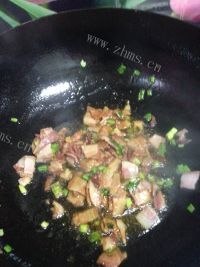 美味的培根炒饭做法图解3)
