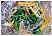 家常菜菠菜蛋皮拌粉丝