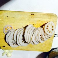 家常白灼藕片做法图解3)