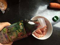 自制白菜肉丝炒年糕做法图解2)