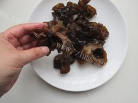 好吃的掐菜木耳三丝做法图解4)