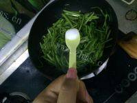 家常菜清炒竹叶菜做法图解6)