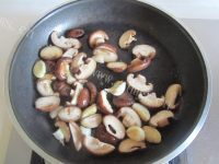 家常菜香菇炒油菜做法图解4)