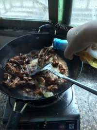 家常啤酒鸭炖冬瓜做法图解4)