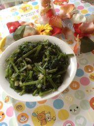 香喷喷的清炒空心菜