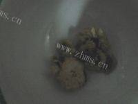 超喜欢的菊花茶做法图解2)