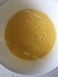 色泽鲜亮的木须瓜片做法图解2)