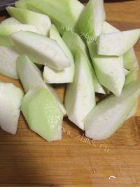 家常菜丝瓜炒肉做法图解2)